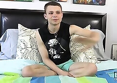 Twink Stretches His Ass With Butt Plug