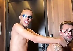 Novinho sentando pro varão da igreja