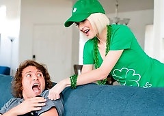 Sweet blonde teen Jessie Saint knows how to give a good blowjob