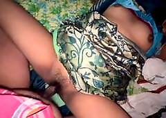 Desi bhabhi Naina gets filled with creamy goodness on webcam