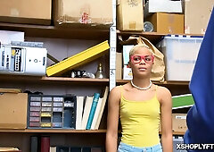 Lp officer screws the shoplyfter on top!