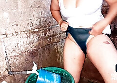 Big booty action in the bathroom with Sri Lankan beauty