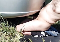 un baiat ne cunoscut duce pe un baiat la un loc retras petru sa faca hook-up cu masina
