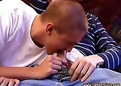 Gaysex amateur skater attempting autofellatio