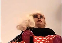 Jess fellates and humps Peckers