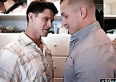 Devin Franco offers Brock Kniles to creampie him in the ass