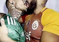 Carlos Maranhão bottoms for Pablo Bravo