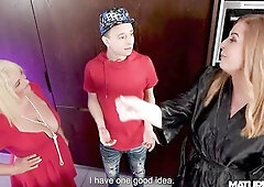 Slender pizza delivery chap was very shy! 2 slutty fat MILFs Blue Pearl and Tammy Jean make him cum over their appetizing bodies!