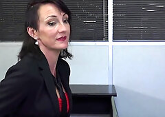 le boss baise sa secretaire mature