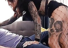 Tattooed TS Amy Nosferatu Is Playing The Big Cock Of Only Matt On The Couch