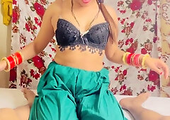 Indian beauty gives intense handjob before taking load in her mouth