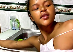 Venezuelan maid in green skirt gets intimate with her employer during kitchen cleaning