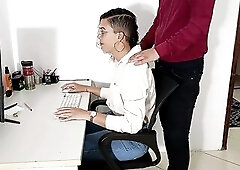 That babe was on her 1st day of work when the boss arrived and started massaging her shoulders, then this chab went down to her, grabbed her bazookas 