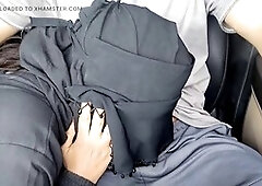 Shibraa gives a handjob in her hijab while enjoying the ride with Shamir Sikandar