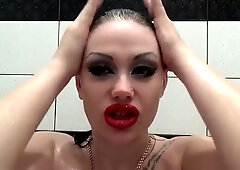 Hair washing and raw hair brushing with wonderful make-up