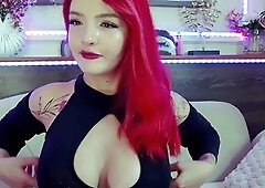 Big boob brunette masturbates on webcam