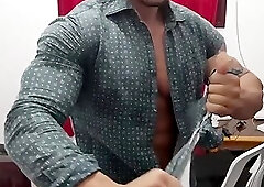 Muscle Worship on Perfect Hunk