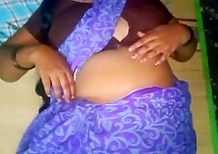 Desi aunty Priyanka314 showing off her ample funbags on a stud