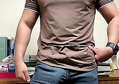 155.4 💪 muscular daddy shows off after a hard day at work