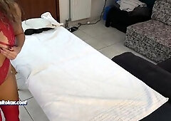 Stepmom Acquiesced to Be the Massage Model to Show How Fingering the Vagina Properly