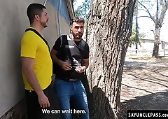 Rodrigo El Santo and Fer Froma bang each other while waiting