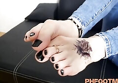 Cute tgirl feet for your fetish addiction