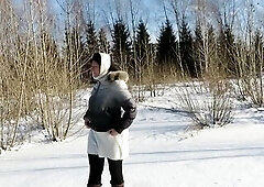 Pissing in the Siberian Forest)