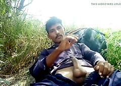 Young guy Sultan77worrier shows off his hefty black cock