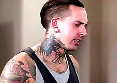 Dude with tats and undercut fucks blonde tranny on couch