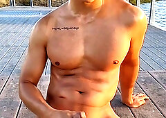 Beefy Chinese wank off in the wilderness (caught)