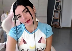 Amateur Webcam Teen Flashes Masturbates
