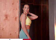 Fit Bubble Booty Brunette Melissa Stratton Takes A Stranger's Dick After Her Workout In The Park