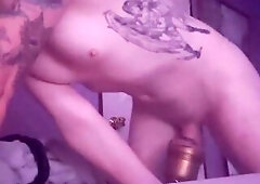 Trans chick bangs her fleshlight