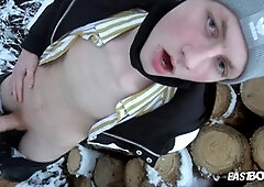 Insatiable handjob in the car during a winter adventure in the woods