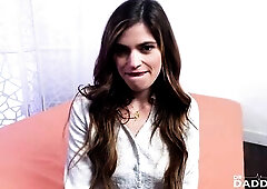 Lustful Nicole Raes Treatment Ends In Squirting