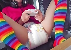 Gamer Kinkytwinkpamps has a little accident in his diaper