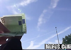 Euro teen (Isabella Christyn) gets paid to fuck on the way to the gym - MOFOS