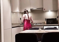 Ally’s Hawt Mama Told: ‘If U’re Still Awake... My Door’s Open.