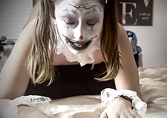 la clown se fait manger la chatte