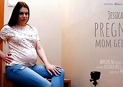 Pregnant mom Jessica Bell needs a big hard cock
