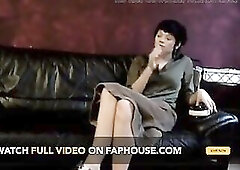 Experience smokin' Lea on the bed.