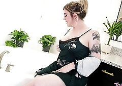 After a lengthy day, Kaela unwinds with a warm bubble bathroom, relaxing and enjoying the pont of time in a soft, private, and soothing set.