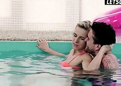 Hawt Golden-haired Girlfriend Screwed Underwater - LETSDOEIT