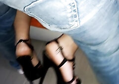 prima della ninna, pecorina e sborratona sulle cosce in leggings e tacchi