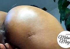 Hawt Black hottie oils butt and twerks