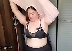 Andrea's solo session with her toy leads to a satisfying climax