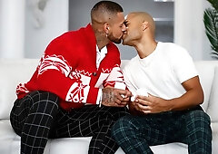 Christmas kink with horny Xavier Zane and Fitness Papi