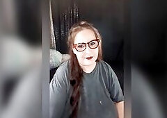 Smokin' Gal Live Stream Chatting