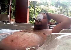 Nakie Hottubin