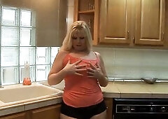 Dawn Jillings is a thick American mother i'd like to fuck who isn't shy about flaunting her hawt all natural body. Raunchy enjoyment in the 